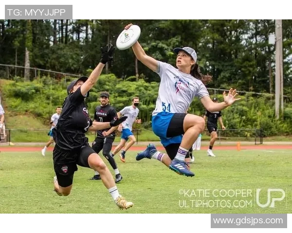 成都飞盘队状态变革引发热议助力飞盘运动蓬勃发展